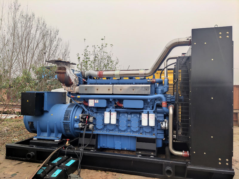 青海柴油发电机组更换机油时，应遵循哪些步骤？